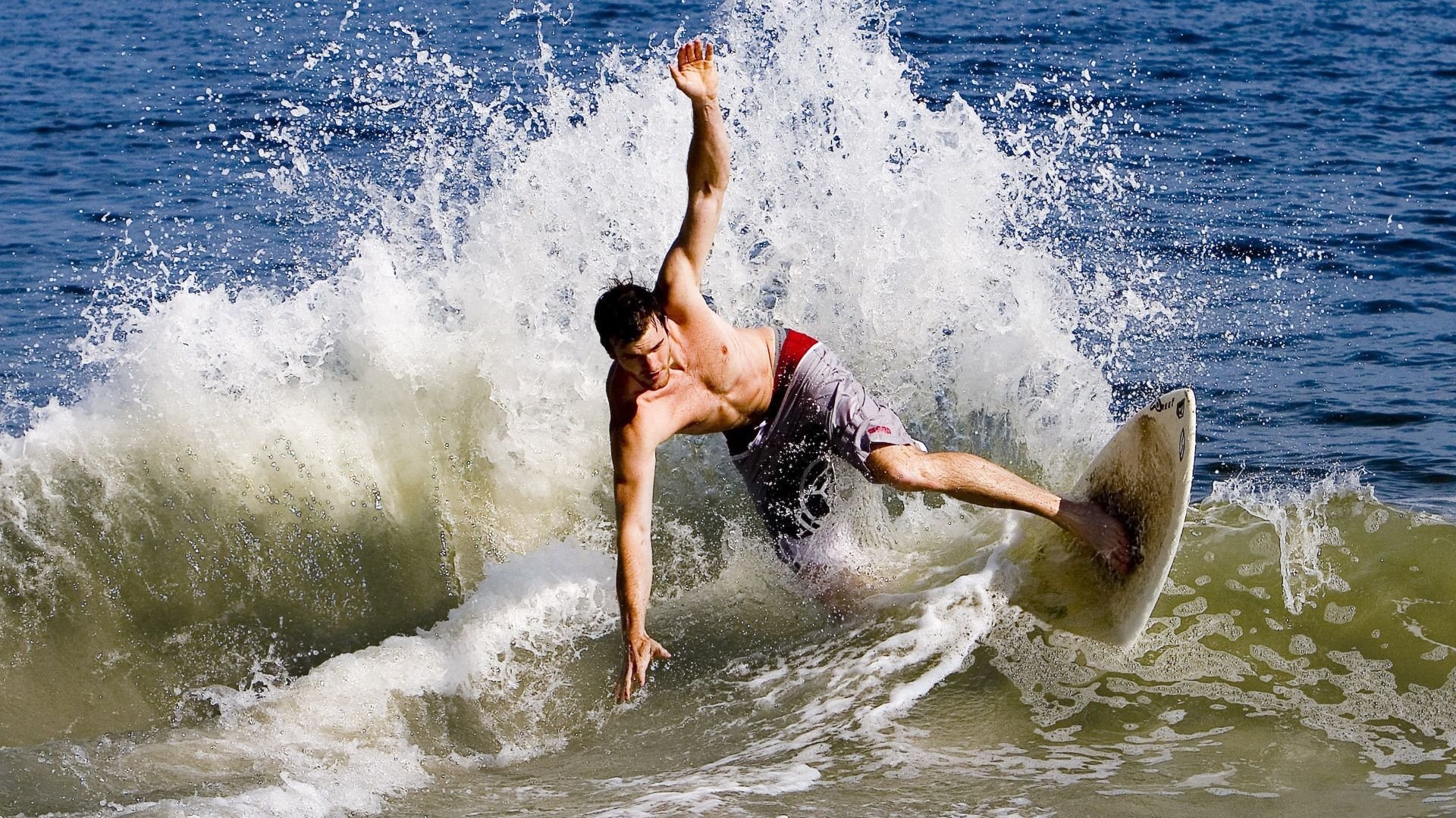 开云APP-鹈鹕球员与青训营小球员同场训练传播篮球文化，鹈鹕队原来叫什么名字